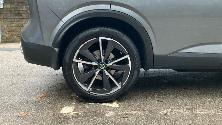 Nissan Qashqai 1.3 DiG-T MH Tekna 5dr Petrol Hatchback